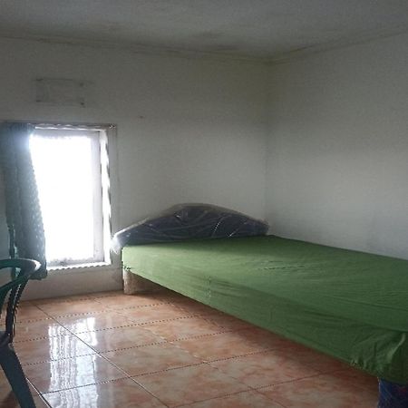 Oyo Life 91339 Pondok Kost Aulia Syariah Garut Exteriör bild